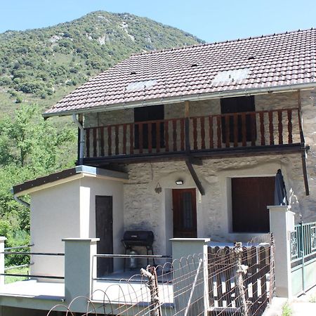 Maison De Charme Calme Entouree De Montagne Ussat Exterior foto